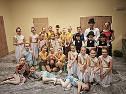 Kouzlo tance rozzářil plesový večer