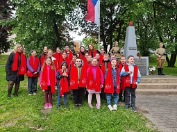 Vystoupení žáků u pomníku padlých