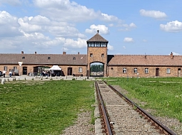 Za historií a poznáním: Exkurze do Osvětimi a Krakova