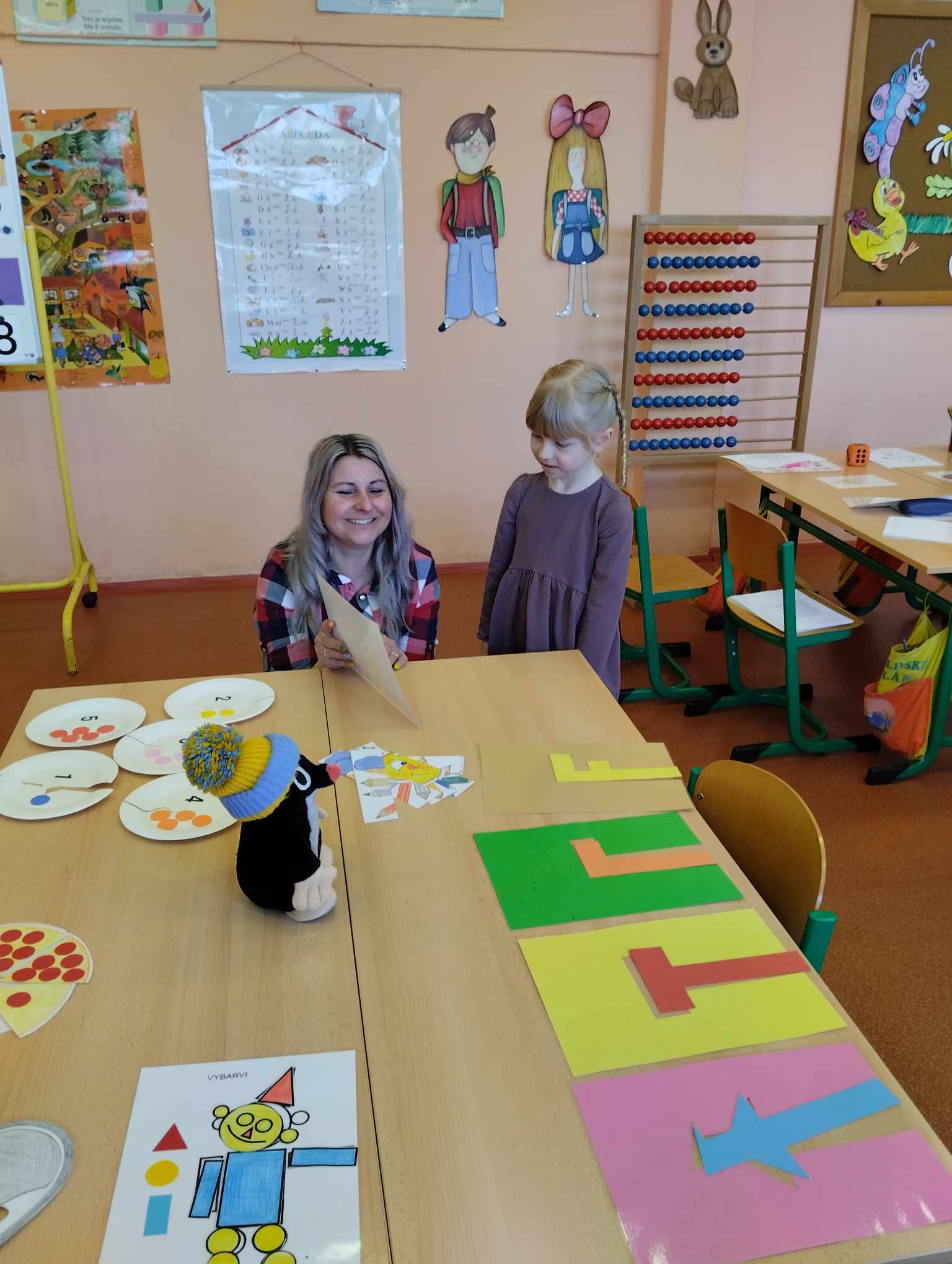 Fotka paní učitelky a budoucí žákyně první třídy