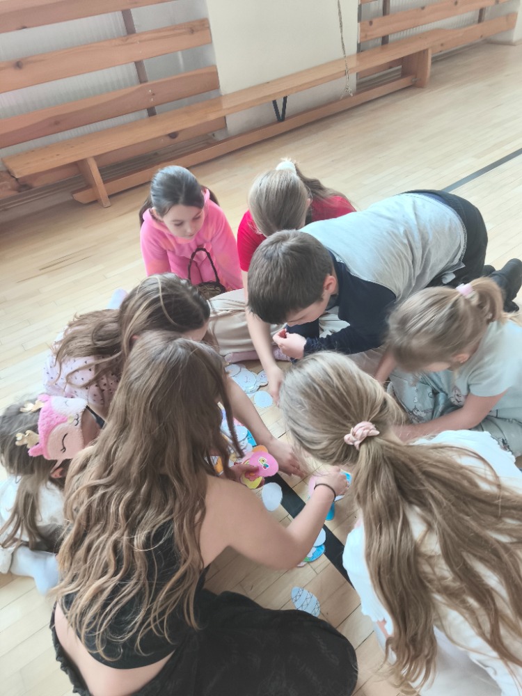 Děti si hraj&iacute;