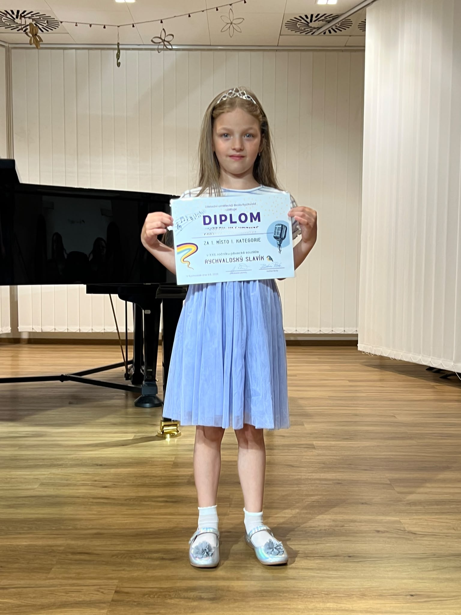 Zpěvačka s diplomem