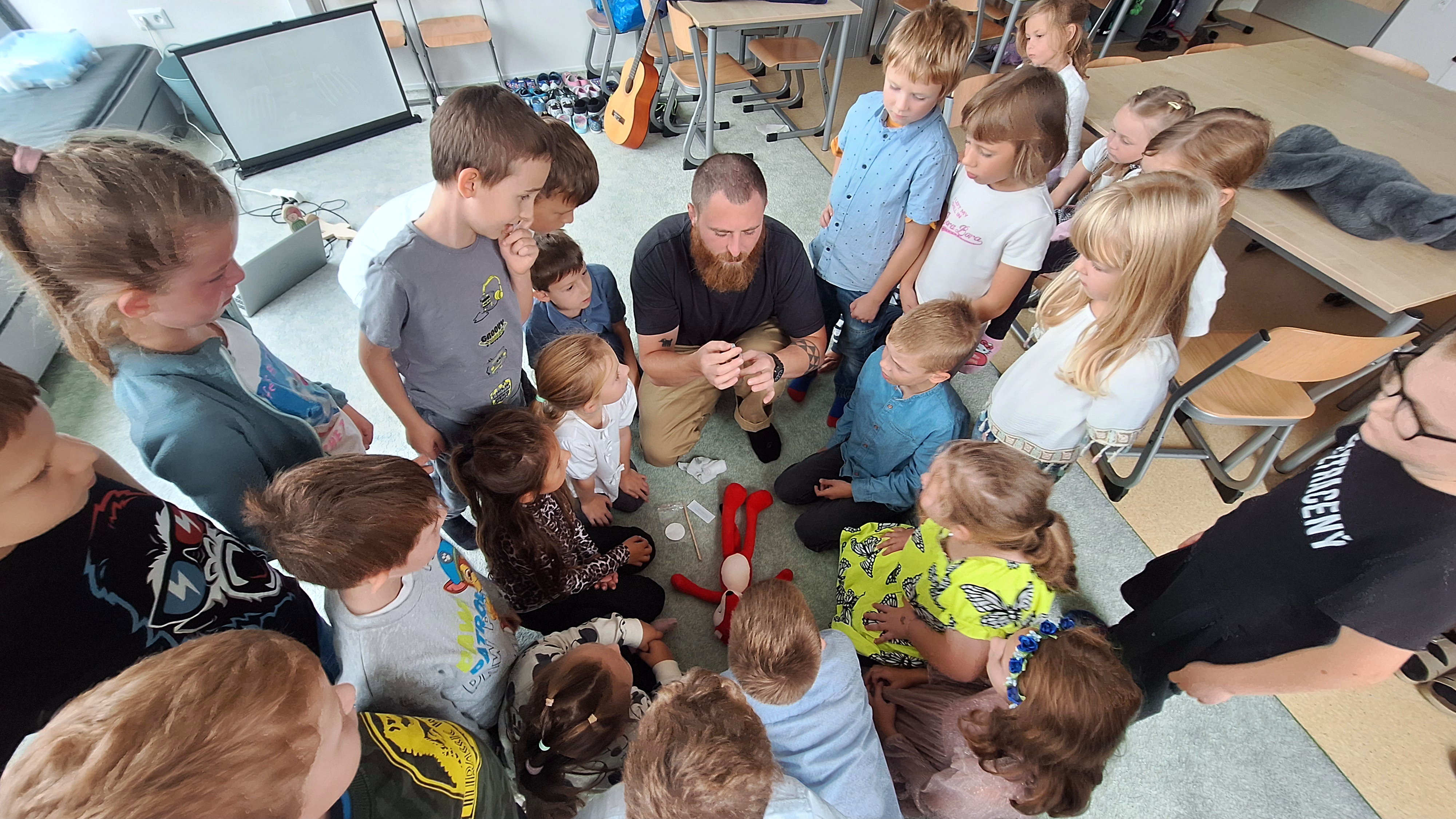 Děti z družiny u společné aktivity