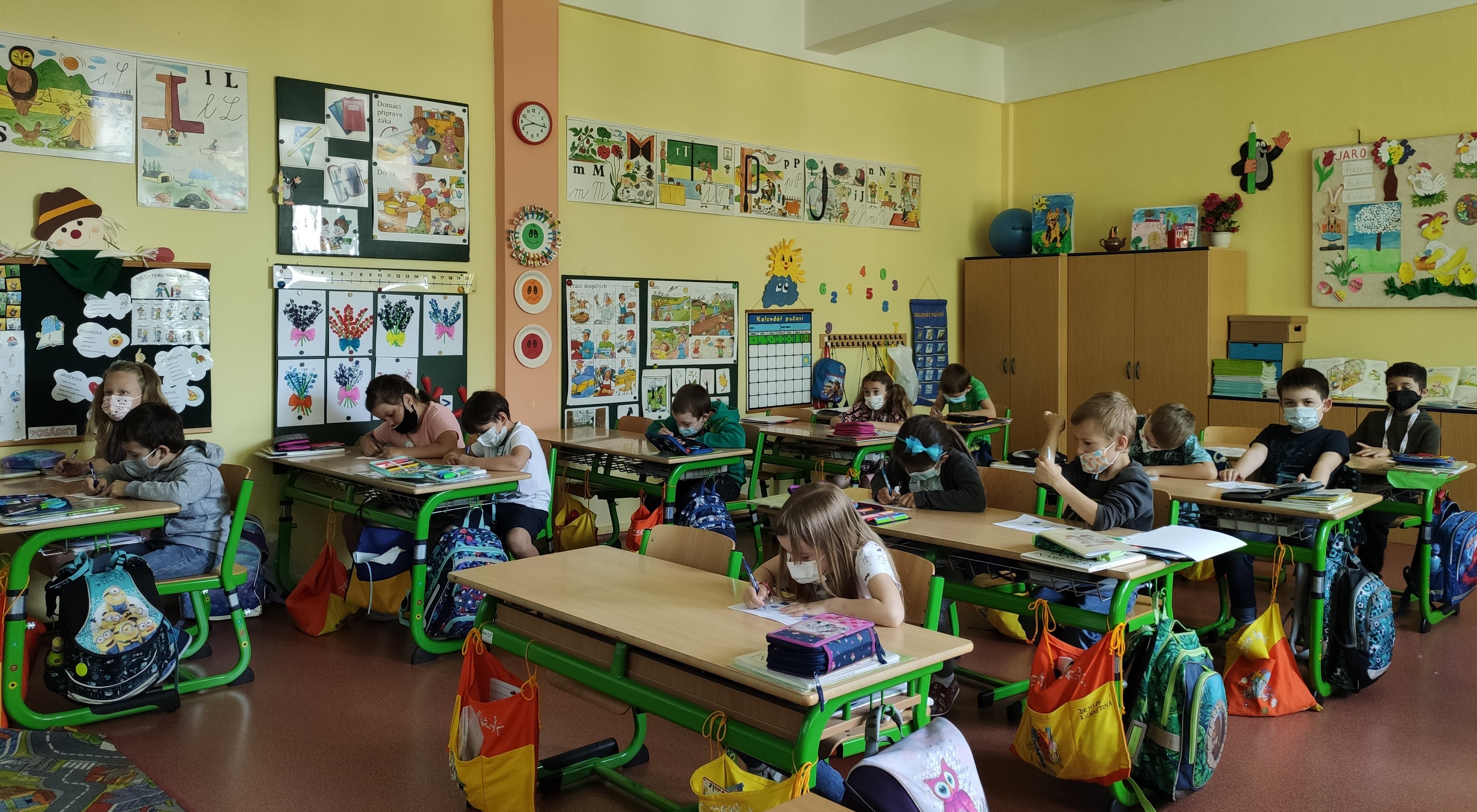 Děti ve třídě během dopravní výchovy